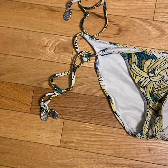 Banana bikini - Picture 4 of 5